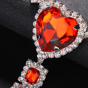 2025 Neue DS Heiß Verkaufende Sexy G-String Tanga Rotes Herz Niedrige Taille Kristall T-Back Nachtclub Schmuck Körperkette Sexy Dessous - Product Image 2