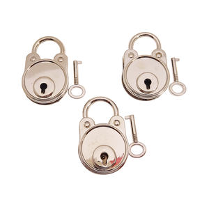 Mini Candado Vintage con Llave, Candado Retro con Forma de Oso - Product Image 2