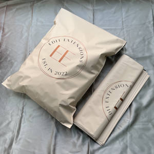 Enveloppes en polyéthylène personnalisées couleur pêche avec impression or rose - Sacs d'expédition imperméables pour extensions de cheveux et vêtements - Product Image 5
