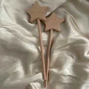 Jouet étoiles en bois de hêtre 4 pièces, baguettes magiques de bricolage pour bébés, tige d'étoile, jouet rongeur Waldorf pour enfants