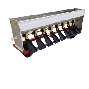 Spandiconcime Agricolo a Quattro Ruote Montato su Trattore per Applicazione Uniforme - Product Image 1