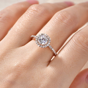 Anillos de compromiso de moissanita Toderi con certificación GRA, VVS1, color D, talla 1ct, elegantes, con halo oculto, diseño de engaste de púas en oro laminado de 14K - Product Image 5
