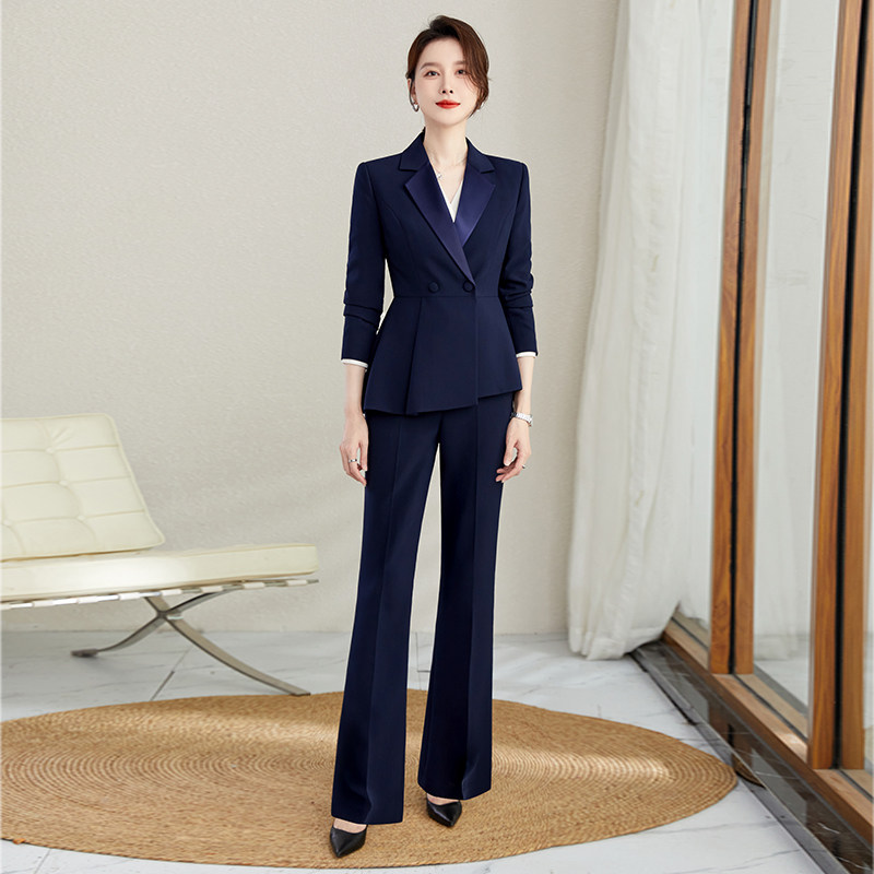 Pantalón acampanado chaqueta traje azul marino