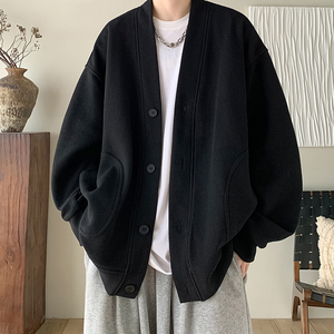 Pull en tricot rayé pour homme, veste élégante et raffinée à col rond - Product Image 1