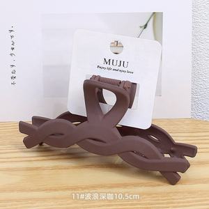 <span class=keywords><strong>Clip</strong></span> redondo de Color sólido de garra grande, <span class=keywords><strong>Clip</strong></span> de tiburón mate avanzado ahuecado Simple, accesorios para el cabello de alta calidad a la moda - Product Image 6