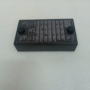 Cubierta de la caja de fusibles para excavadoras Hyundai 150 215 225 305 335 455 505 7, panel de plástico con montaje y estampado en caliente - Product Image 2