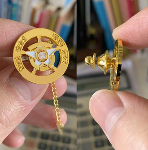 Sản Xuất Kim Loại Huy Hiệu Tùy Chỉnh 3D <span class=keywords><strong>Die</strong></span> Cast Mềm Men Ve Áo <span class=keywords><strong>Pin</strong></span> Biểu Tượng Công Ty Honor Phù Hiệu Giải Thưởng Ribbon Huy Chương - Product Image 5