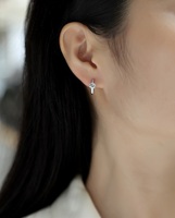 Boucles d'oreilles créoles en argent sterling 925 avec moissanite 1 carat pour femme, boucles d'oreilles solitaires Huggie en moissanite taille brillant rond 0,5 carat