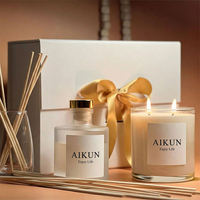 AIKUN Private Label Reed Diffuser dan Lilin Aroma dengan Stiker Kustom Logo Logam Cetak Transfer Air MOQ Rendah Set Hadiah Lilin