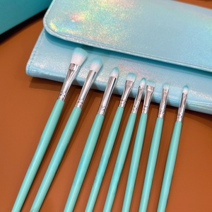 La fábrica produce juegos de brochas cosméticas al por mayor que son adecuados para diversas aplicaciones de maquillaje y son convenientes para transportar. - Product Image 4