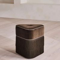 Pouf triangulaire en velours style vintage avec pompons pour salon, tabouret de salle de bain, repose-pieds à franges pour chambre à coucher et maquillage