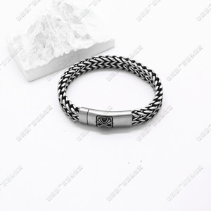 yunnique Unisex Stainless Steel <b>Chain</b> Bracelet With <b>Cross</b> Pattern Geometric Design For <b>Men</b> And Women - Product Image 3