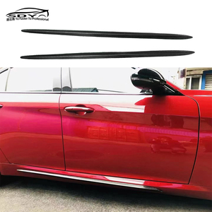 Faldones Laterales de Fibra de Carbono para Alfa Romeo Giulia 2016-2021 - Product Image 1