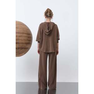เสื้อสเวตเชิ้ตสีน้ำตาลลำลองสำหรับผู้หญิง ยี่ห้อ Soul พร้อมดีเทลซิปซ่อนและทรงสวมใส่สบายสำหรับทุกวัน - รุ่น 32188SWT - Product Image 3