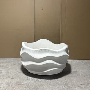 アメリカンスタイルデザインの大型グラスファイバー製プランター、環境に優しい屋内外兼用、植物用、波模様 - Product Image 3