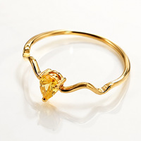 Trendiger Herzförmiger Grüner Edelstein Wellenförmiger Ring aus Edelstahl Zarter Minimalistischer Modeschmuck für Frauen Tägliches Tragen