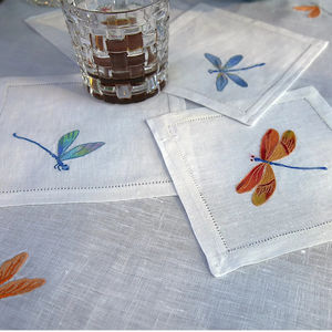 Serviettes de cocktail en lin Butterfly Whisper – 100 % lin naturel, serviettes de boisson réutilisables, design élégant inspiré de la nature - Product Image 1