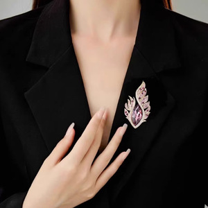 เข็มกลัดคริสตัลพลอยเทียมหลากสีประกายเพชรเม็ดใหญ่ทันสมัยทำจากโลหะผสมสีทองสำหรับงานแต่งงานของเจ้าสาวการหมั้นของขวัญสำหรับงานเลี้ยง - Product Image 3