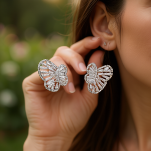 Pendientes de Mariposa en Oro Blanco con Cristales de Estrás y Engaste de Garra, Joyería de Moda Romántica para Mujer - Product Image 2