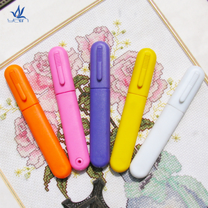 Portable bricolage artisanat point <span class=keywords><strong>de</strong></span> croix outils Style Simple coupe-fil <span class=keywords><strong>couture</strong></span> tricot accessoire couverture en plastique carré cisailles ciseaux - Product Image 1