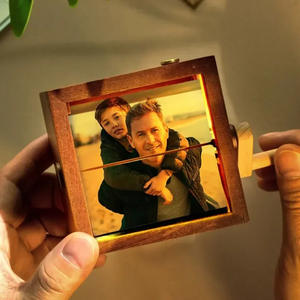 새로운 선물 사용자 정의, 빛나는 나무 기계식 핸드 크랭크 애니메이션 페이지 터닝 북 앨범, 수제 사진 기계 - Product Image 3