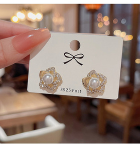 Nuovi <span class=keywords><strong>Orecchini</strong></span> alla Moda <span class=keywords><strong>con</strong></span> Perle e Diamanti, <span class=keywords><strong>Orecchini</strong></span> a Rosa di Alta Qualità, Versatili ed Esagerati per Donne - Product Image 2