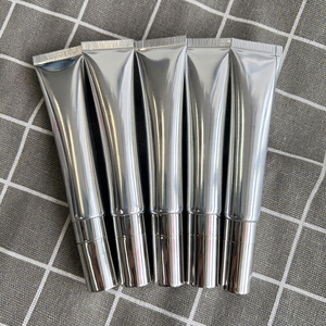 Relleno <span class=keywords><strong>de</strong></span> <span class=keywords><strong>Labios</strong></span> <span class=keywords><strong>de</strong></span> Efecto Instantáneo Extremo OEM ODM, 20 ml, Plateado, con Etiqueta Privada - Product Image 1