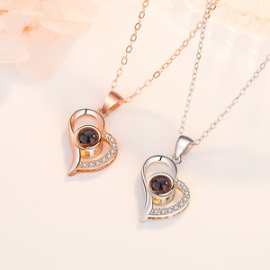 Regalo di San Valentino Collana con Proiezione '<span class=keywords><strong>Ti</strong></span> <span class=keywords><strong>Amo</strong></span>' in 100 Lingue, Ciondolo a Cuore con Cristalli e Strass per Donne - Product Image 2
