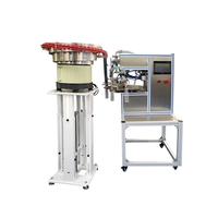 Machine de remplissage automatique de bouteilles pour liquides à haute viscosité avec alimentateur de bouchons vibrant pour l'emballage des bouteilles