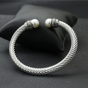 Pulsera de alambre plateado a la moda con perlas de imitación, joyería unisex para uso diario - Product Image 1