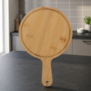 Planche à pizza ronde en teck massif de qualité supérieure, spatule de découpe circulaire avec rainure pour les jus et poignée - Product Image 2