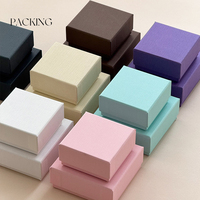 Boîte à bijoux en carton de luxe avec doublure en éponge, emballage personnalisé avec logo pour bagues, colliers, montres