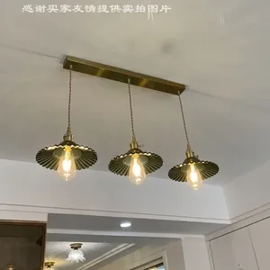 Lampe en verre et laiton rétro nostalgique de l'ancienne République de Chine, idéale pour les hôtels, les maisons d'hôtes, les bars, les cafés et les restaurants - Product Image 3