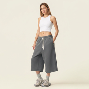 Shorts en molleton gris uni pour femme, taille mi-haute, avec cordon de serrage, coupe décontractée ample, en coton tricoté respirant, style streetwear, écoresponsable - Product Image 1