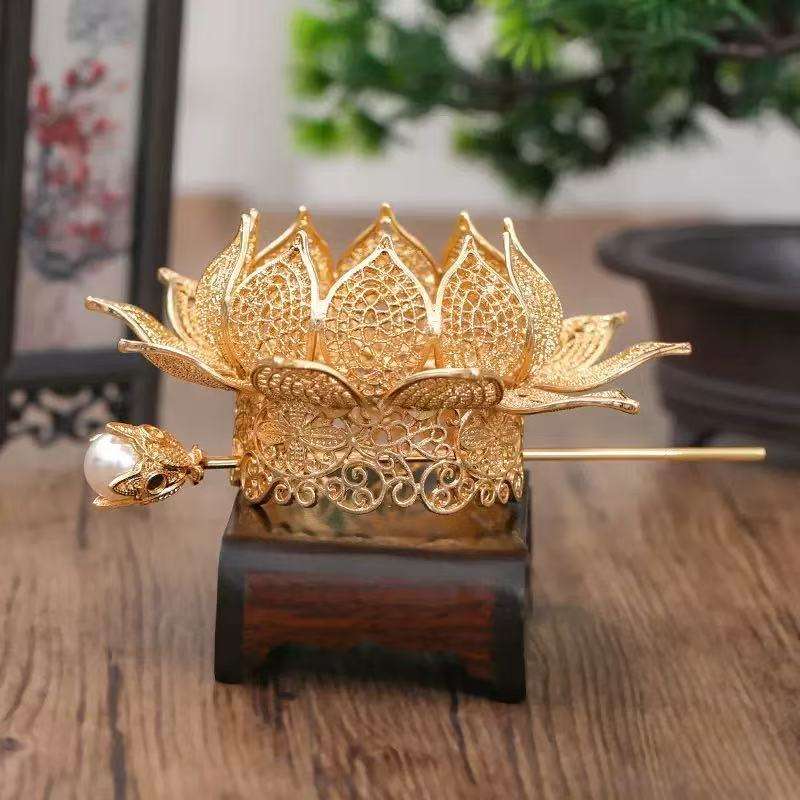 Golden lotus crown with hairpin