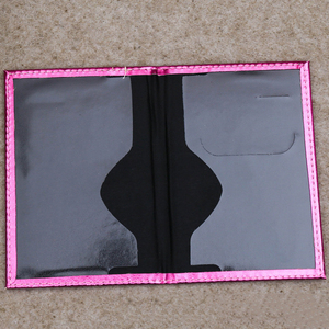 Vendita calda porta passaporto <span class=keywords><strong>in</strong></span> <span class=keywords><strong>pelle</strong></span> sintetica lucida per il viaggio Shinny copertina del passaporto può Logo personalizzato - Product Image 4