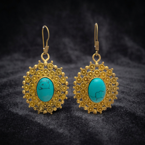 Pendientes Colgantes de Latón Chapado en Oro de 14K con Gema Azul Turquesa de Forma Ovalada y Engaste de Garra, Diseño Moderno - Product Image 3
