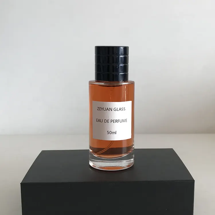 Brand Modle Empty Luxus 50ml Parfum Flacon mit benutzer definierten Etiketten aufkleber Gravierte Kappe Parfüm Sprüh flasche Glas