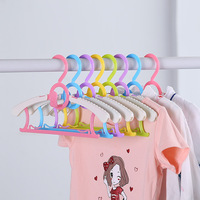 K477 Kinder-Kunststoff-Kleiderbügel Kleiderständer Bunte Rutschfeste Baby- und Kinderbügel Wäsche Kleine Kunststoff-Kleiderbügel