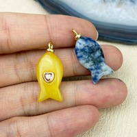 Pendentif de charme pour femme en or 18 carats plaqué or, pierres précieuses naturelles pavées de zircon, obsidienne noire, jade jaune, cristal blanc, poisson