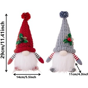 Ensemble de gnomes de Noël en peluche douce et adorable avec détails boutonnés et accents de houx, idéal pour offrir en cadeau de Noël et pour la décoration intérieure hivernale - Product Image 4