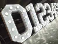 Grand panneau lumineux LED personnalisé pour fête, mariage, ou décoration, avec lettres décoratives et lettres pour bébé