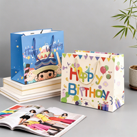 Sacs en papier Joyeux Anniversaire en gros, imprimés dessin animé gâteau et ballons, sacs cadeaux en kraft avec poignées pour fêtes d'enfants - Offre Spéciale