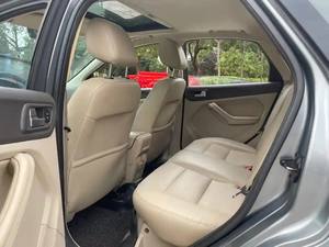 Ford <span class=keywords><strong>Focus</strong></span> Hatchback Classic édition <span class=keywords><strong>2012</strong></span>, 1.8L automatique, modèle de base, best-seller et abordable, au prix le plus bas - Product Image 6