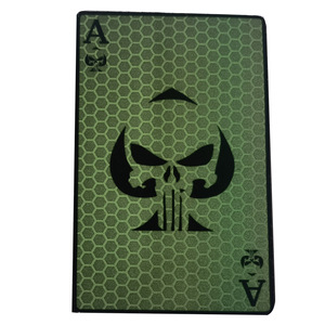 Toppe Termoadesive Artigianali Eco-Friendly per Cappelli, Tagliate al Laser, con Design Riflettente Nero Totale a Tema Mare, con Ace Spades Punisher - Product Image 3