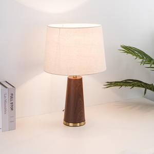 Lampe de table à intensité variable de style nordique, idéale pour Instagram, moderne, minimaliste, luxueuse, veilleuse haut de gamme, féminine, pour table de chevet, blanc chaud - Product Image 1