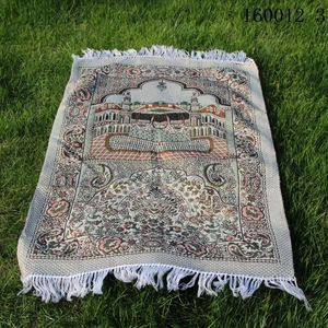 Fourniture directe d'usine dernière mode tapis de prière musulman avec gland tapisserie tapis décoratifs pour <span class=keywords><strong>la</strong></span> maison en vente - Product Image 3