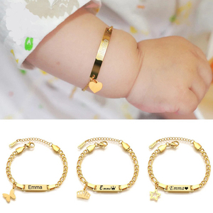 Bracelet pour enfants en acier inoxydable doré, gravure personnalisée <span class=keywords><strong>de</strong></span> <span class=keywords><strong>nom</strong></span>, personnalisable, pendentif en forme <span class=keywords><strong>de</strong></span> cœur, couronne, papillon, bracelets pour bébés - Product Image 3