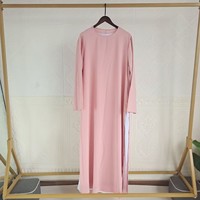 Mujeres Musulmanas de Malasia de tela suave de color sólido con hendidura lateral y camisa interior blanca modesta y cordón