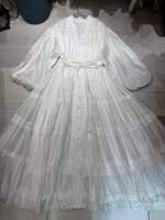 Robe longue maxi vintage pour femme, automne-hiver, en dentelle ajourée, à volants, col en V, manches ballon, boutonnée sur le devant, ceinturée, style bohème fluide